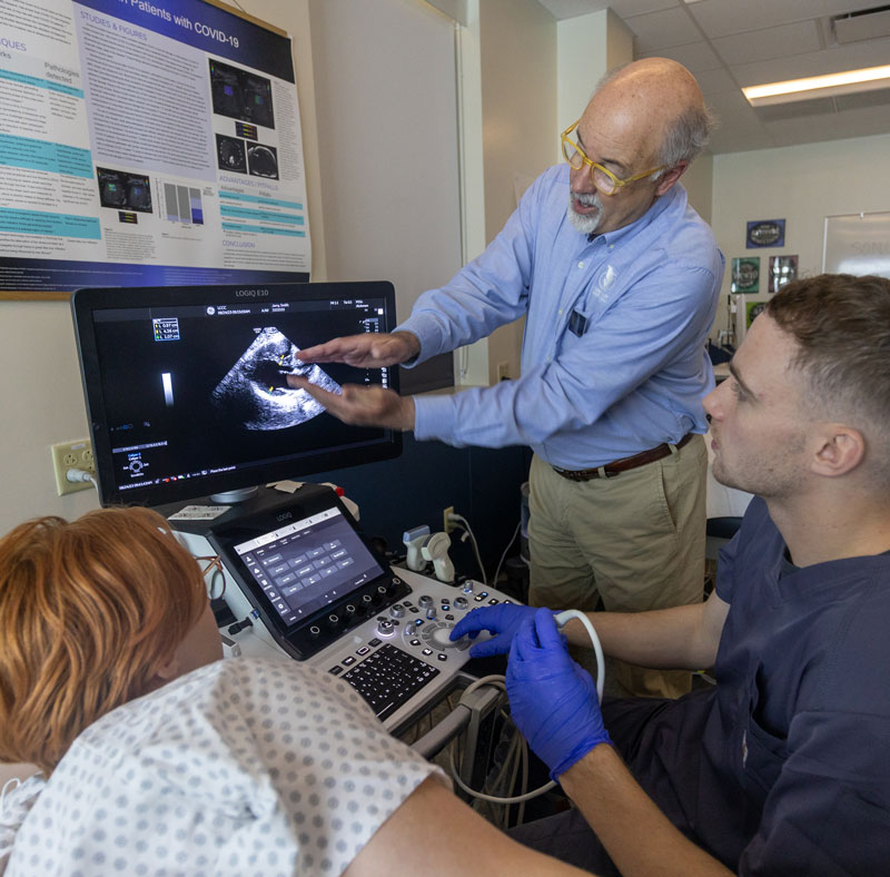photo of an instructor talking and gesturing to a sreen during a scan